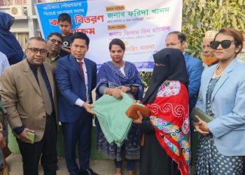 রাউজান পৌরসভার উদ্যোগে পৌরসভার শীতার্ত মানুষের মাঝে কম্বল বিতরণ