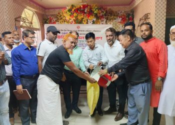 রাউজান পৌরসভার উদ্যোগে পৌরসভাস্থ বিভিন্ন ওয়ার্ডের হত দরিদ্র জনসাধারণের মাঝে (ভিজিএফ) এর চাউল বিতরণ