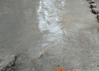জেলা পরিষদ ডাক বাংলো সংলগ্ন আর সি সি রাস্তা ঢালাইয়ের কাজ চলমান।